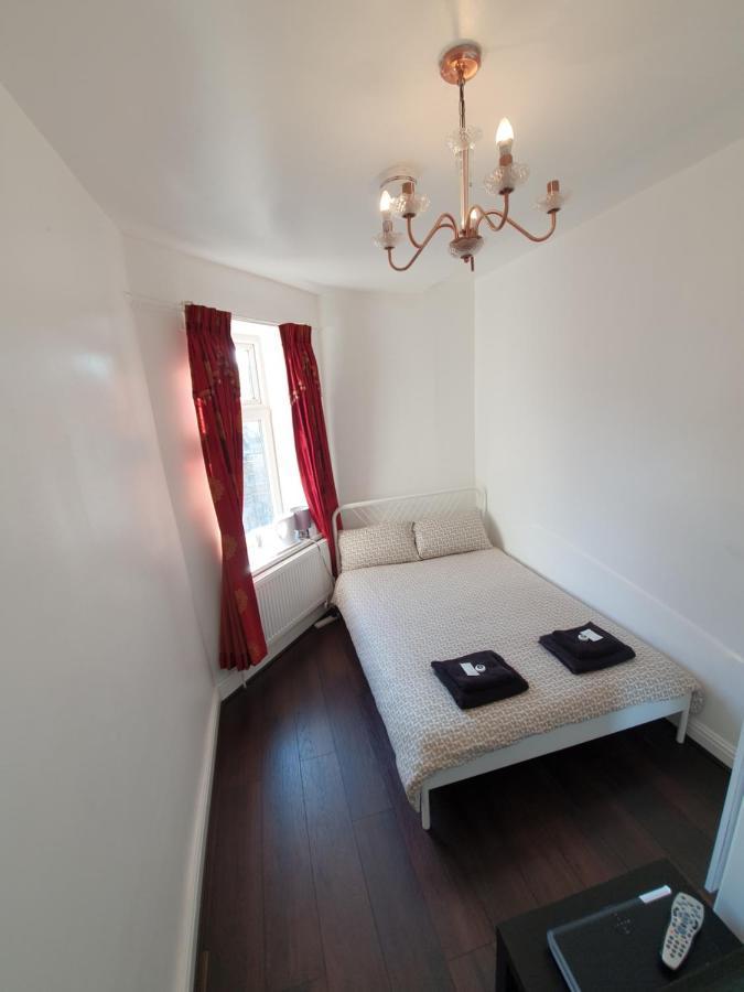 Regent Guest House Бърнли Екстериор снимка