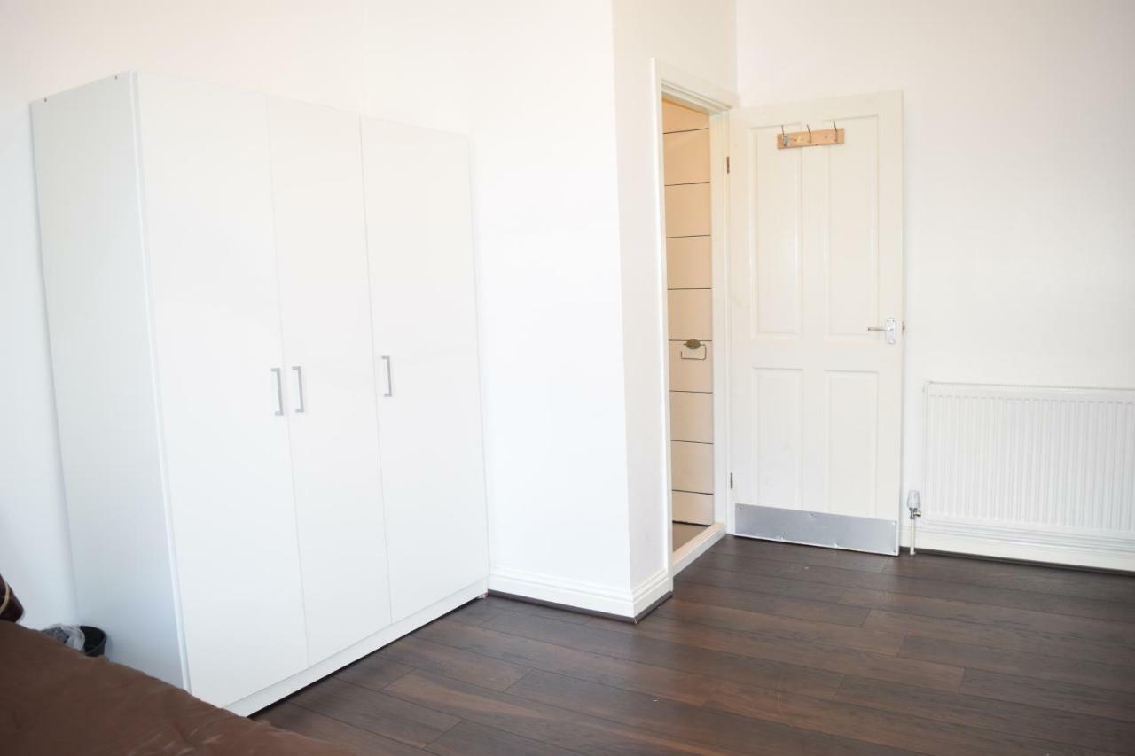 Regent Guest House Бърнли Екстериор снимка