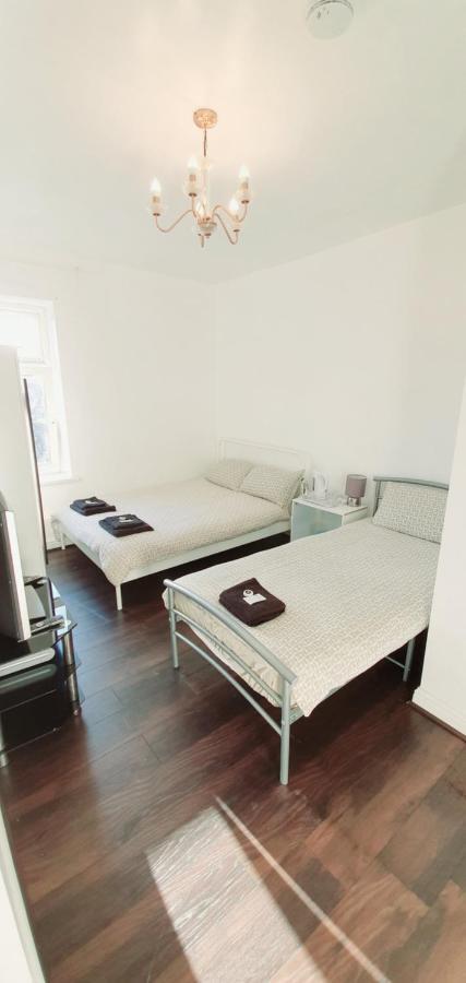 Regent Guest House Бърнли Екстериор снимка